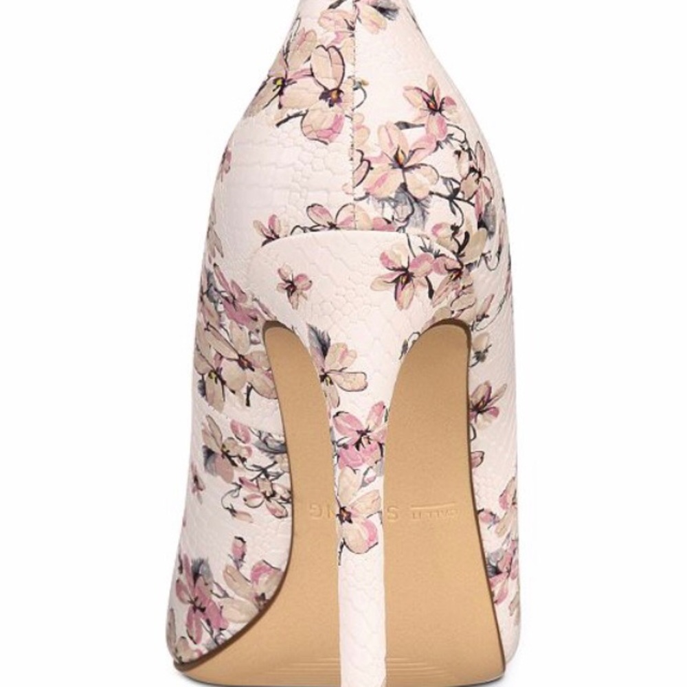 Call it Spring Pumps - Picture 3 of 5